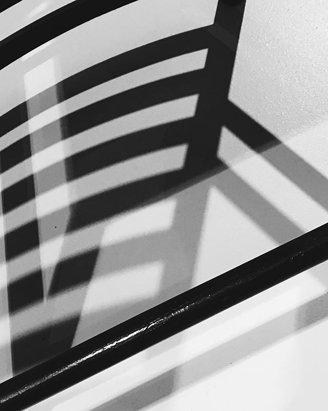 Shadows of Rennie Mackintosh chairs at the amazing #lighthouse in #glasgow .
.
.
.
.
#glasgowart #charlesrenniemackintosh #chairs #shadowhunters #shadows #monochrome #composition