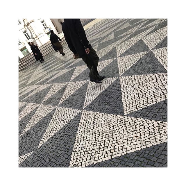 #lisbon walking
.
.
.
.
.
.
#pavementstyle #contrast #instadaily #lisbonportugal