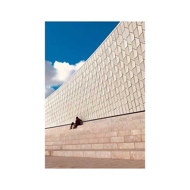 Couple outside #maat Lisbon
.
.
.
.
#maat #lisbon #lisbonportugal #couple #peopleandarchitecture #architectural #instadaily