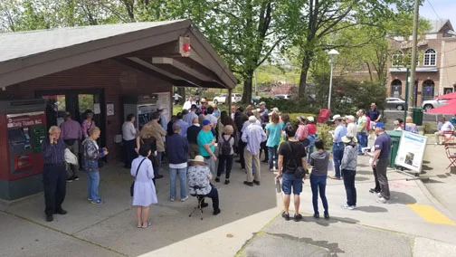 Jane’s Walk 2018 Jane’s Walkers arrive in droves—70 total—and came from all over the City to see Douglas Manor’s historic Arts & Crafts houses. Photo by