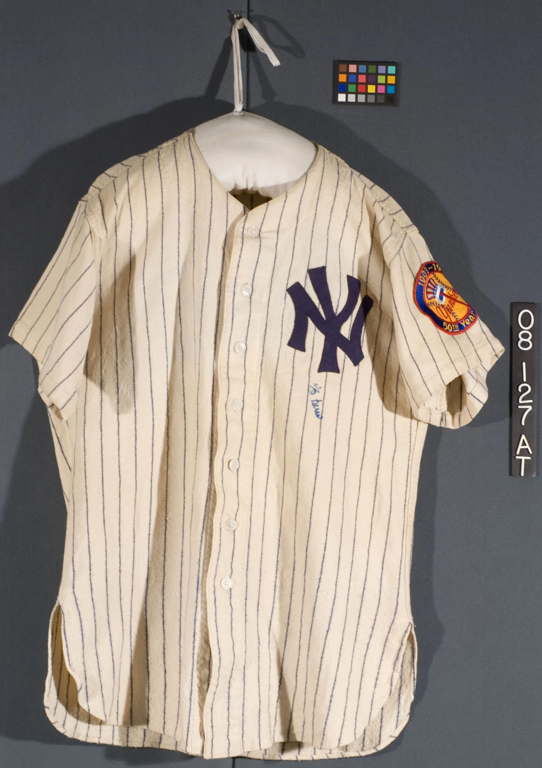 08-127 Berra 8 Jersey.jpg