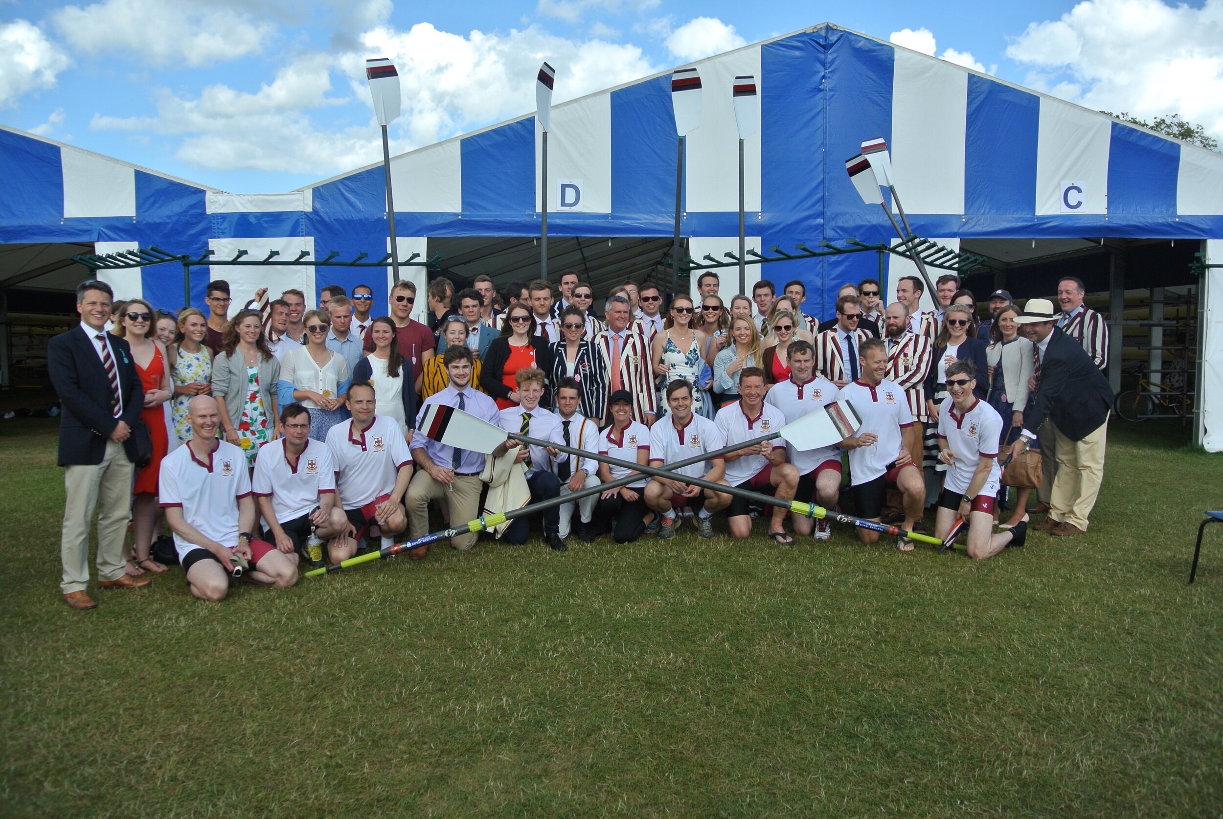  Piers (kneeling front row, second from right) with UBBC students and alumni at HRR 2016  