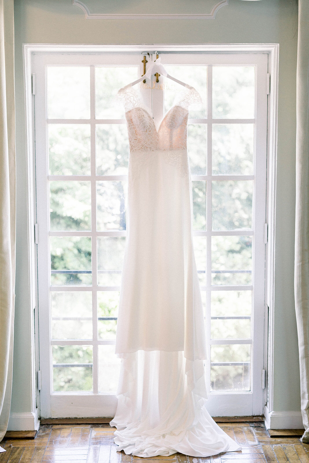 Pronovias Wedding Dress: Longue Vue Club Wedding captured by Abbie Tyler Photography