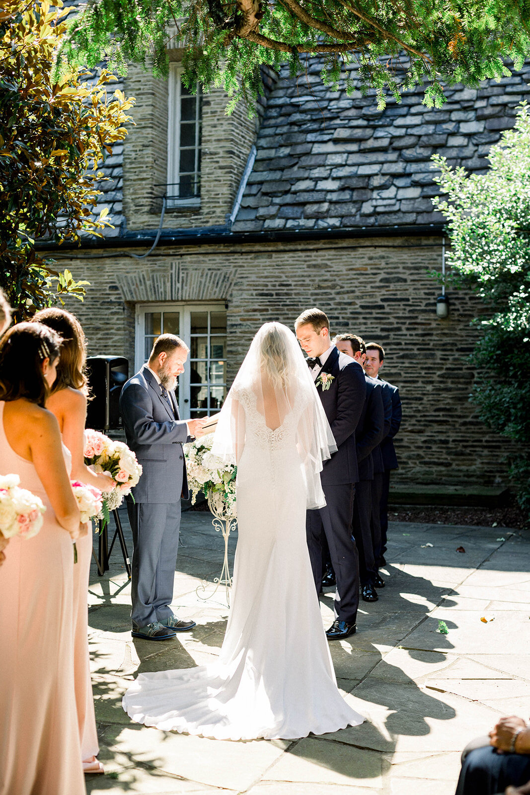 Longue Vue Club Wedding captured by Abbie Tyler Photography