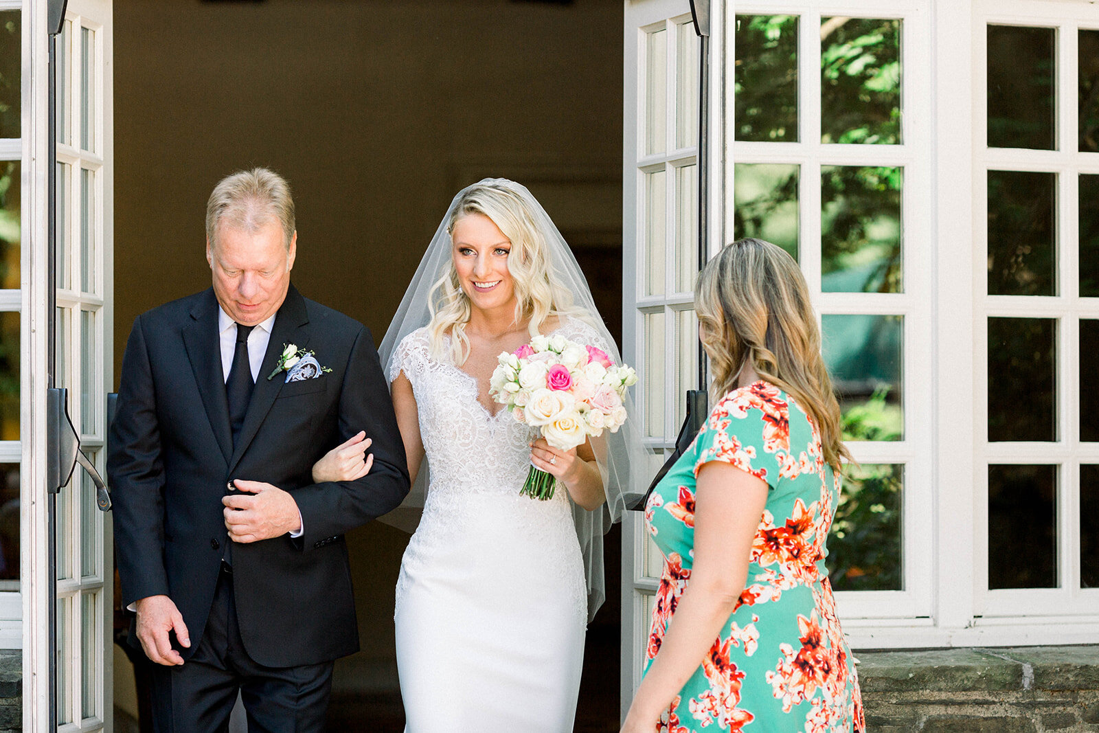 Outdoor wedding ceremony setup: Longue Vue Club Wedding captured by Abbie Tyler Photography