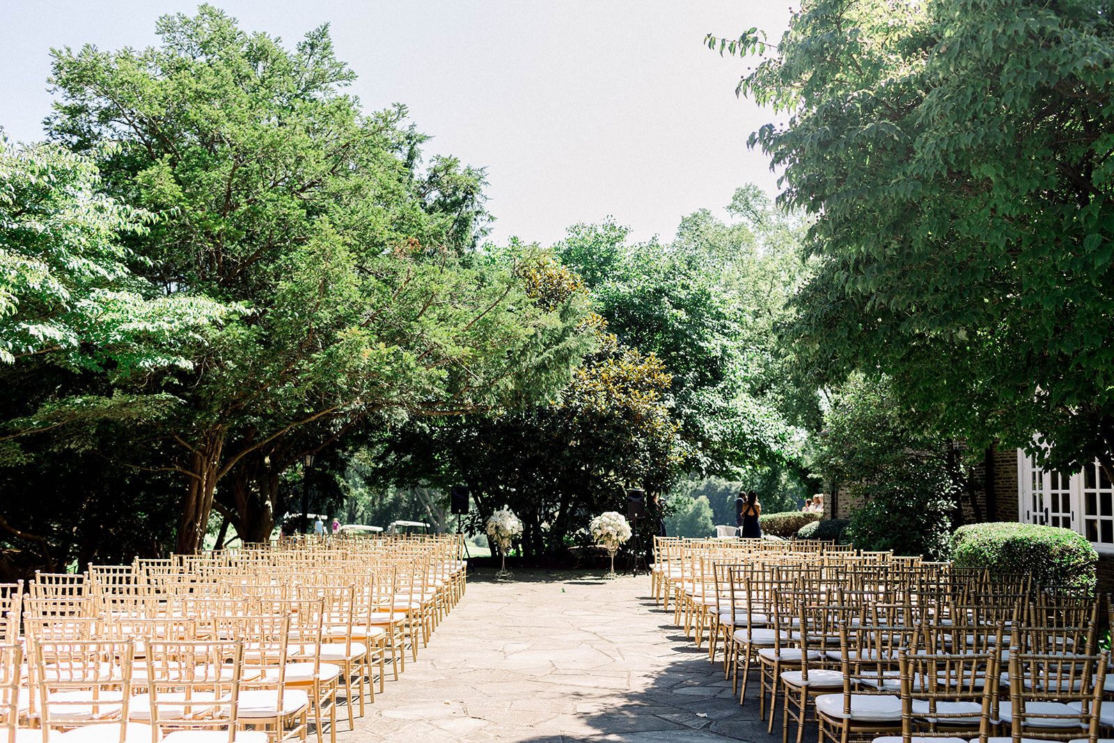 Outdoor wedding ceremony setup: Longue Vue Club Wedding captured by Abbie Tyler Photography