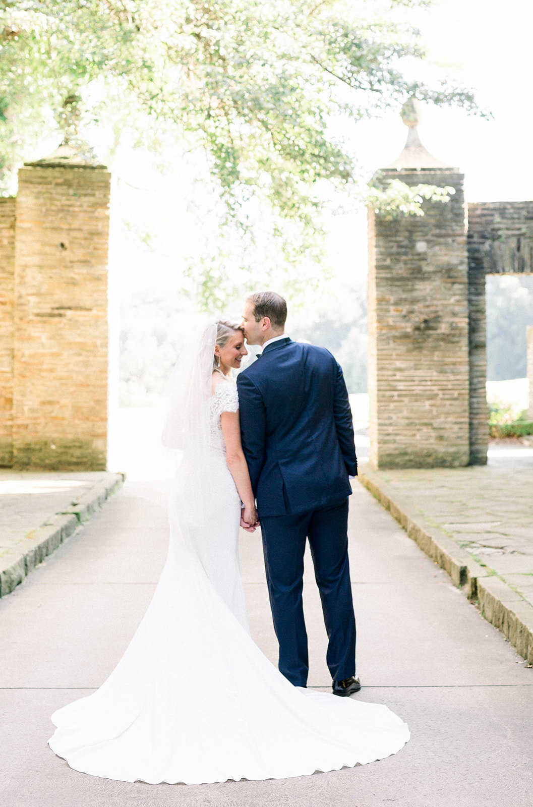 Longue Vue Club Wedding captured by Abbie Tyler Photography