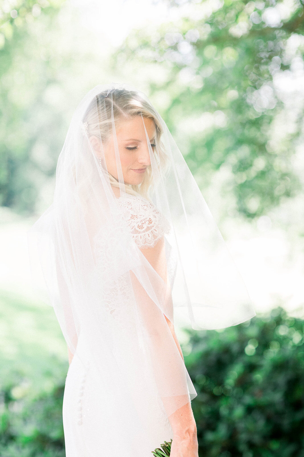 Bridal portrait: Longue Vue Club Wedding captured by Abbie Tyler Photography
