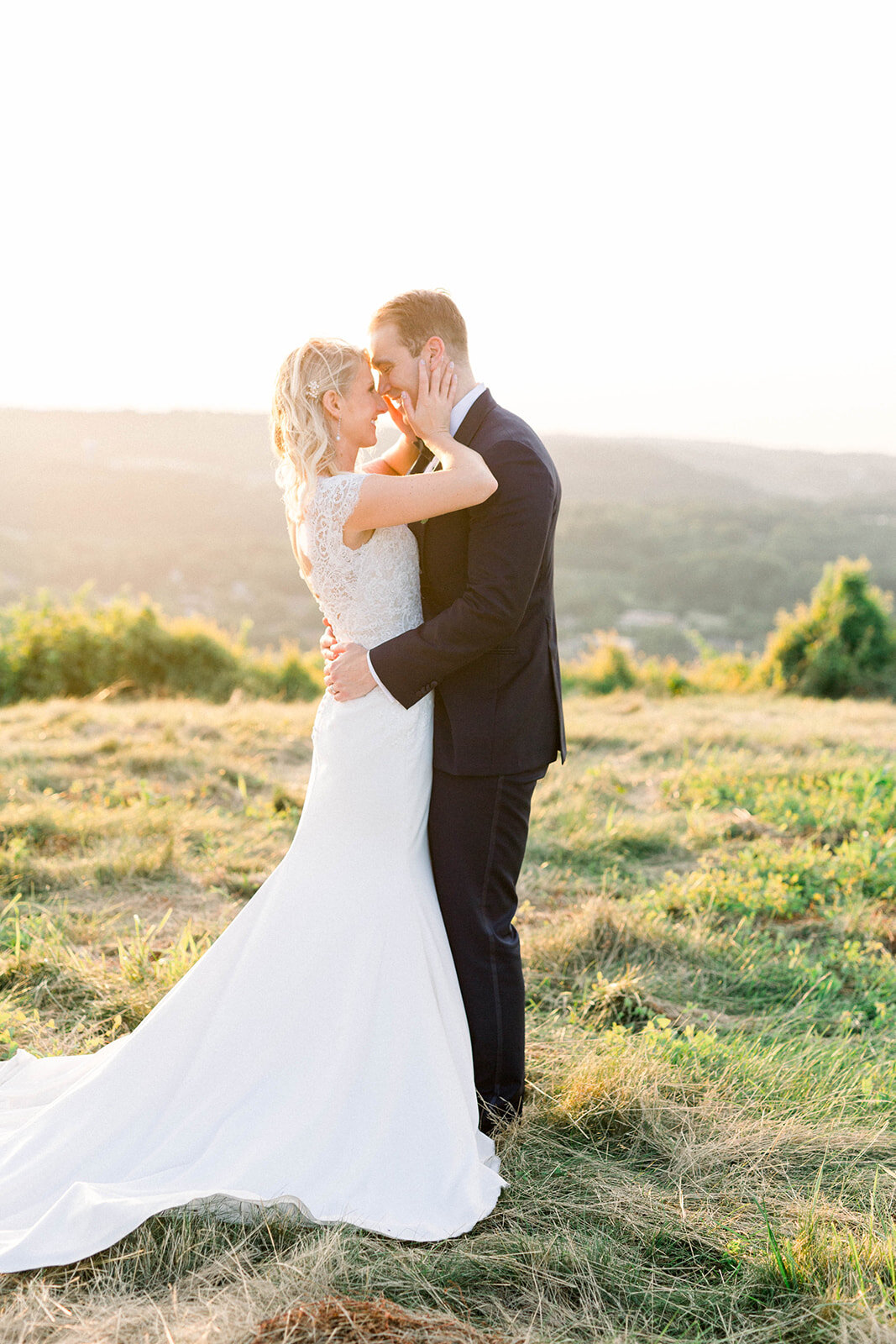 Longue Vue Club Wedding captured by Abbie Tyler Photography