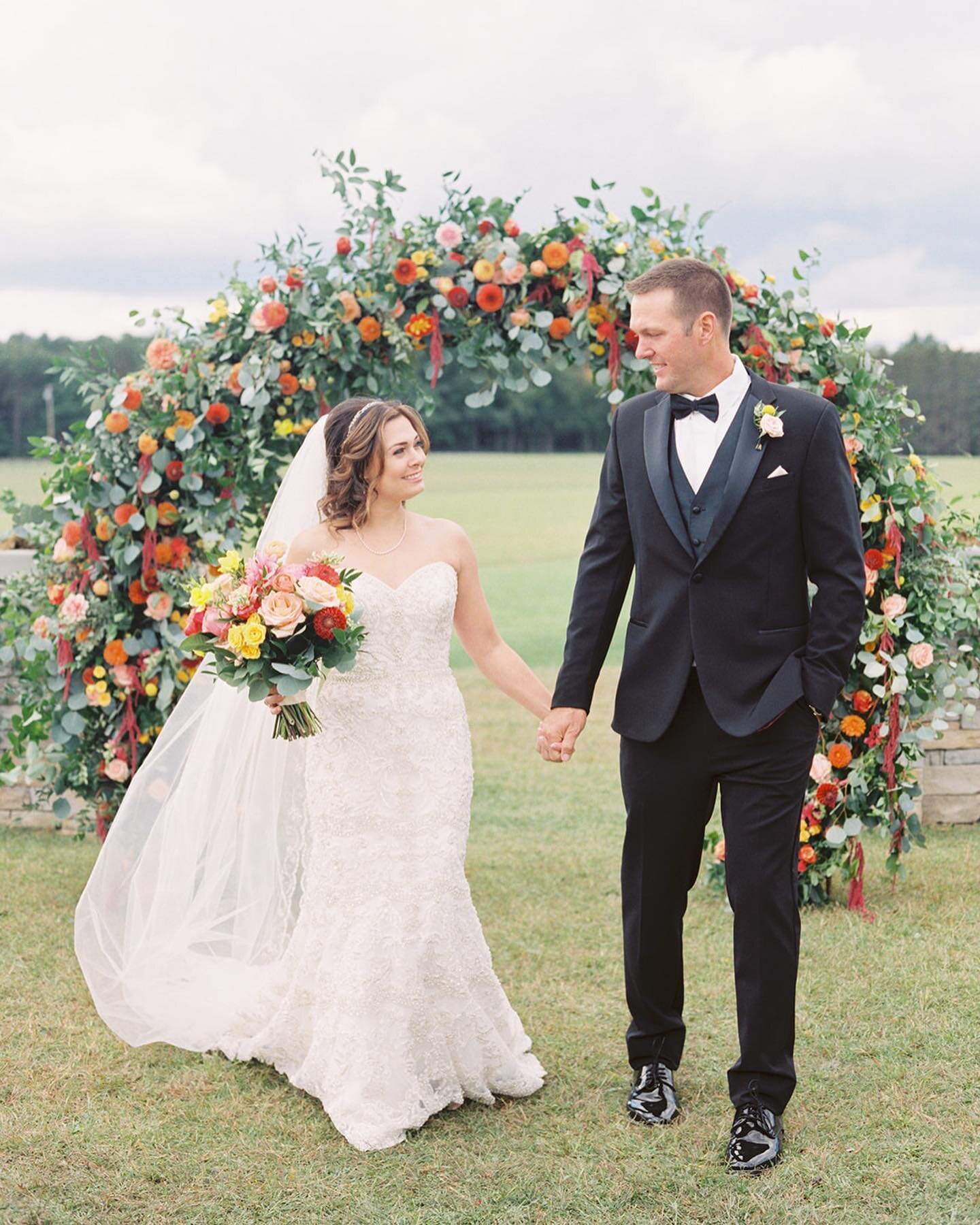 I know outdoor ceremonies can feel risky for western Pennsylvania weather but with the right team in place - ready for a game time decision - it makes for an incredibly beautiful scenery for such a meaningful celebration of commitment. This ceremony 