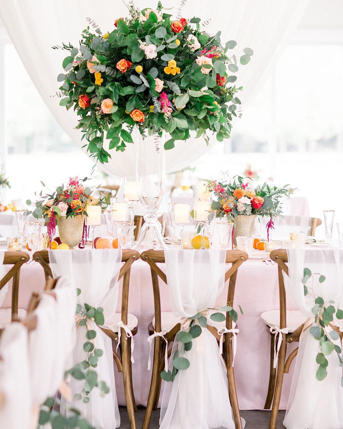 Spring has sprung and I&rsquo;m ready to enjoy the beautiful pops of colors! Wanting this gorgeous day for B&amp;C to live on my feed forever.

Planner/Designer: @alyssathomasevents
Photographer: @abbietylerphoto
Videographer: @doroshdocumentaries
Ve