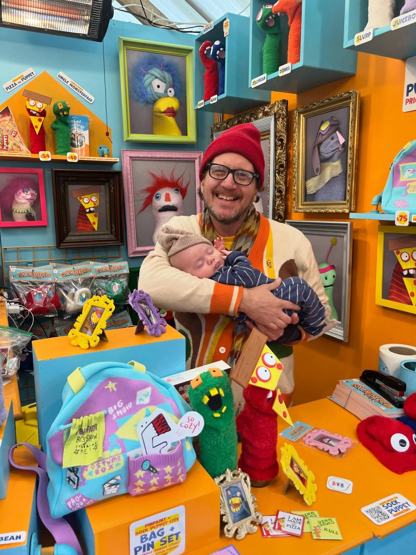 Cuteness overload alert! No, I did not steal nor am I now selling babies. I was gifted a wonderful life-affirming visit from my super brother @chard34 and his too cute family. I met the new tiny new nephew.  Pictured: me overflowing with joy, ready t