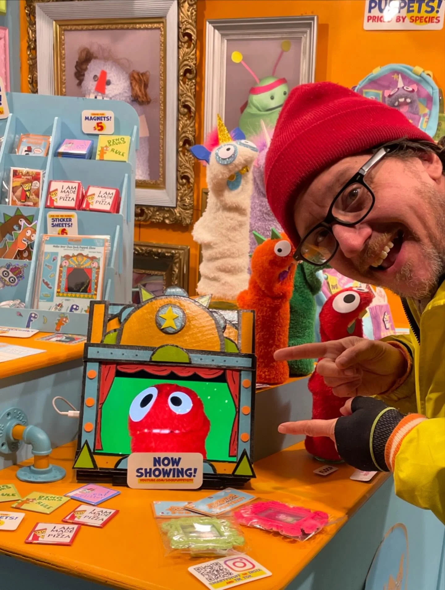 My favorite little thing we made for our big booth is our iPad puppet theater. I loved making it and want to make more. More! Maybe a big real one? Designed with @leighwltr !

One day to go! 
@themakersshow 
#puppettheatre #puppetsofinstagram #sockpu