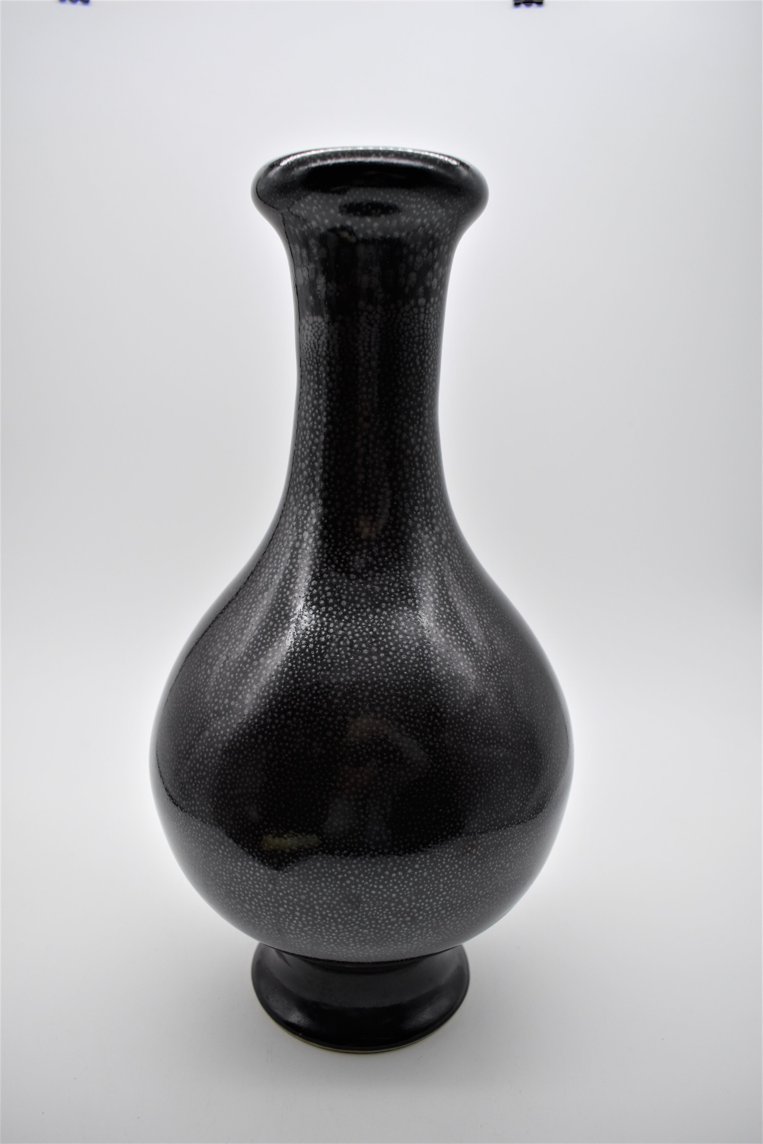 No 3074 Chinese snake oil vase