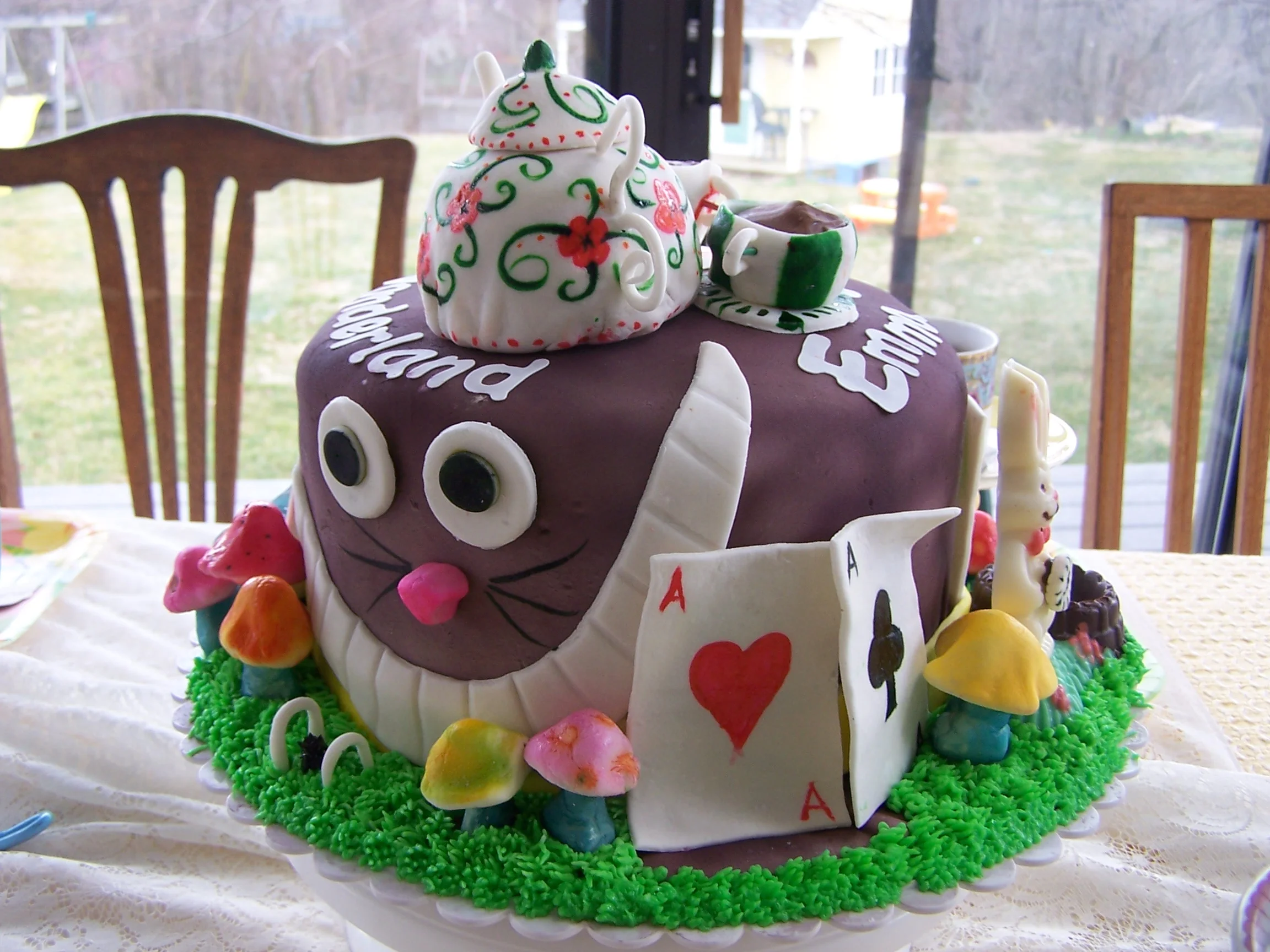 {alice in wonderland 11th birthday party for my peas}