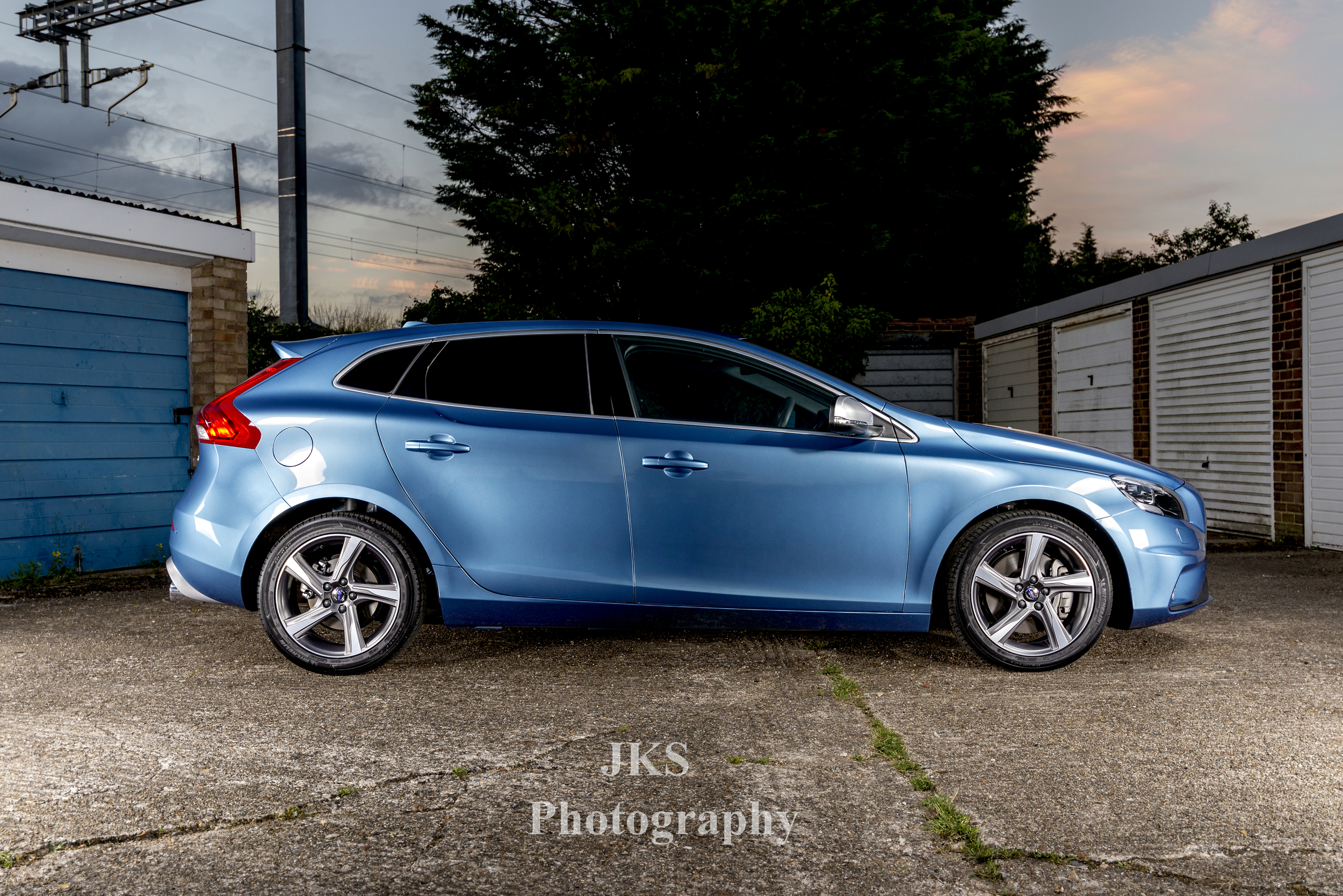 Read a new article at the weekend, that involved light painting using flash and a large source of light, so last night I gave it a shot, using my company car as the model. Really happy with my first attempt, which involved taking a series of shots, then blending the images in photoshop, giving a seamless finish. If you have a nice car that you would like photographed, please get in touch for a quote, I would love to work with you to create a lasting image of your pride and joy.