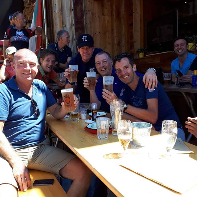 Alpe d'huez waiting for the Sky boys to smash it .