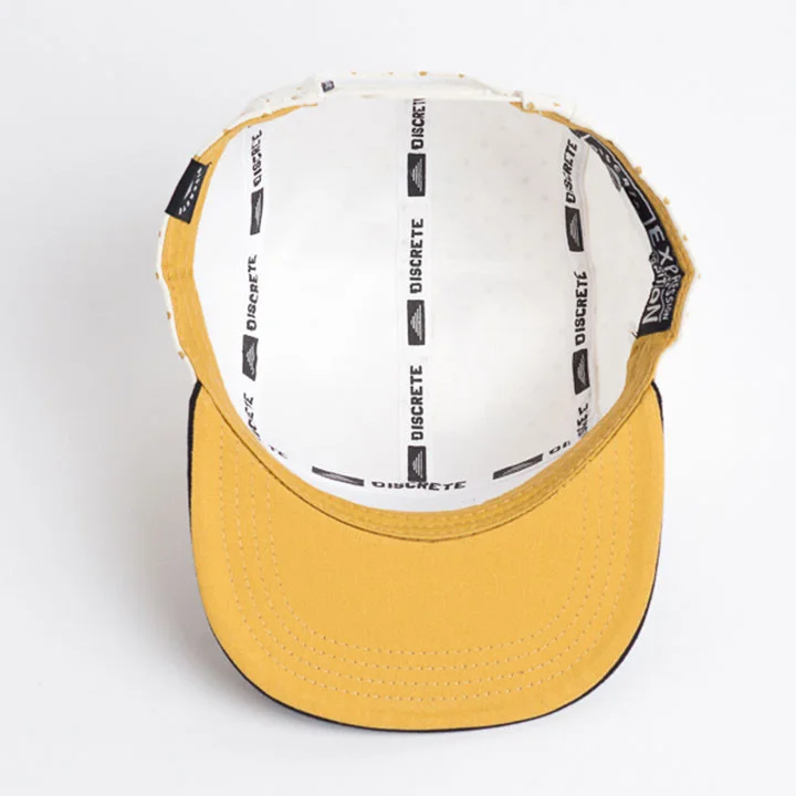 discrete_hats_16-17_PCS_3961.jpg