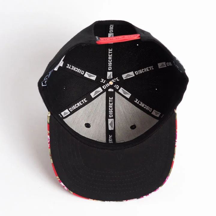 discrete_hats_16-17_PCS_3925.jpg