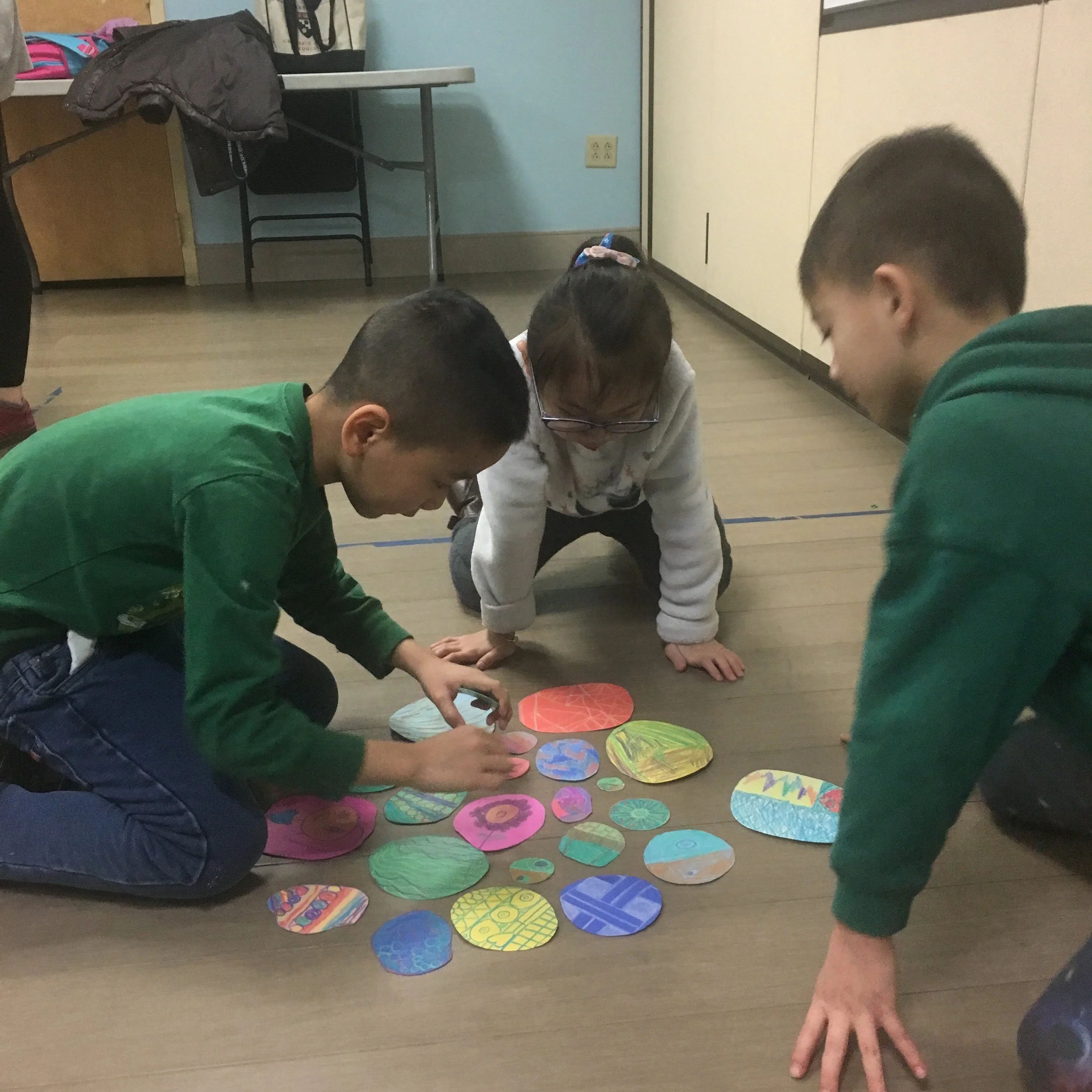 2019.02.28 kids making circles.jpg