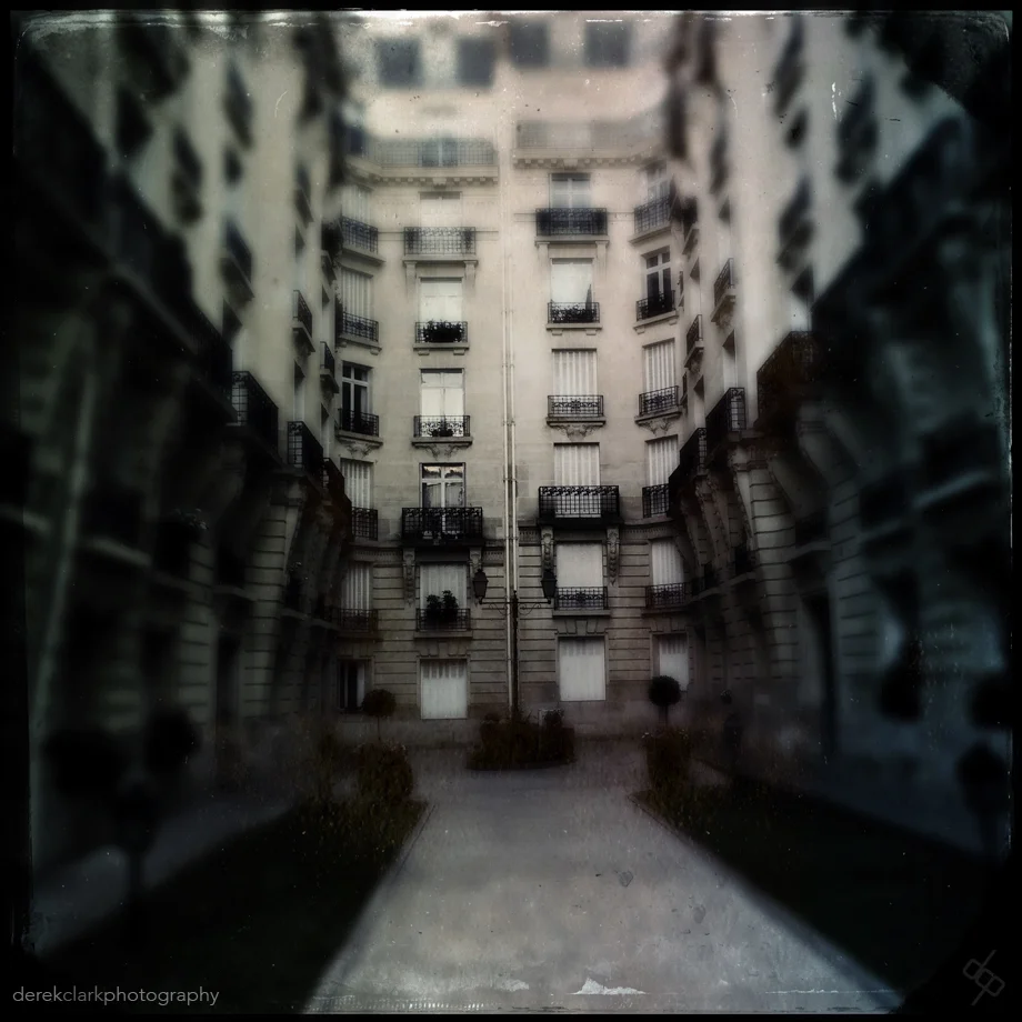 008-DerekClarkPhoto-Paris_France_iPhone.jpg