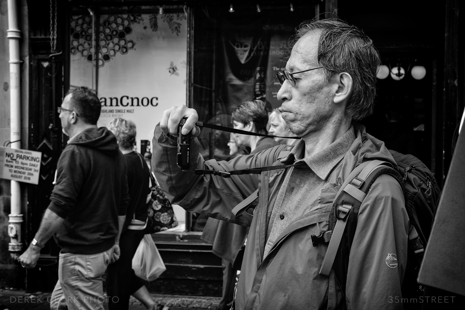 003_35mmStreet-X-Pro2-Edinburg Festival.jpg