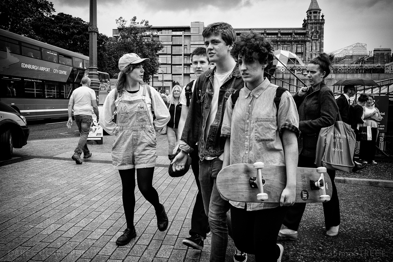 024_35mmStreet-X70-Edinburg_Festival.jpg