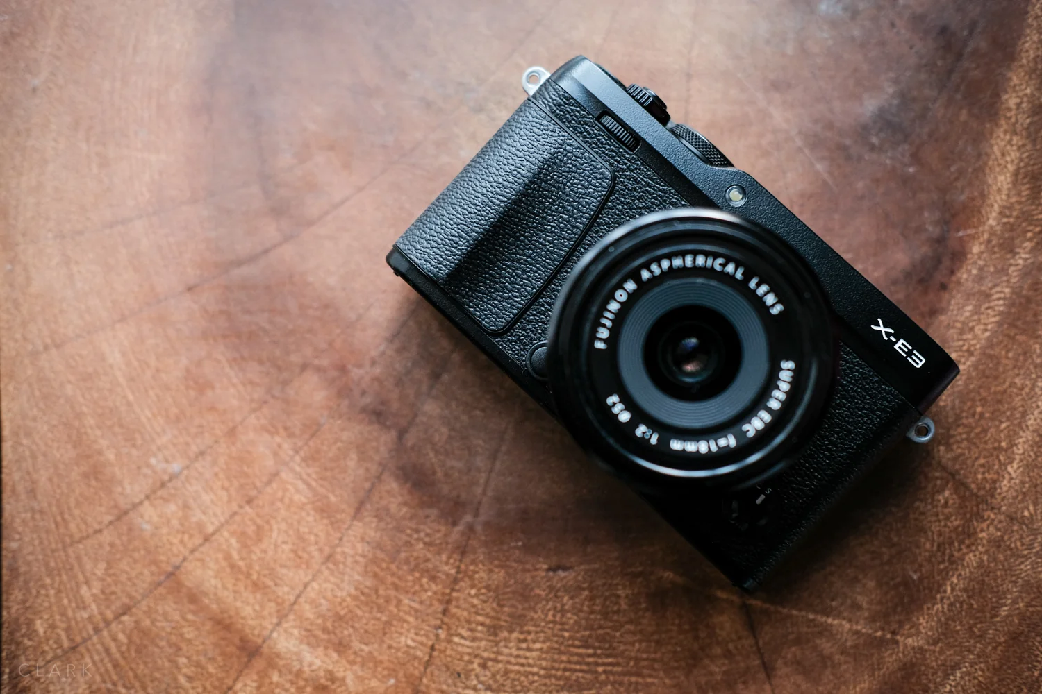 Small but perfectly formed (from the front), the X-E3 is a good looking camera