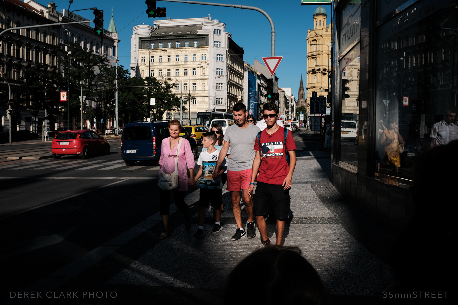 113_35mmStreet-Prague.jpg