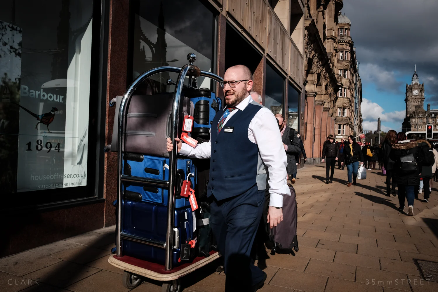 026_35mmStreet-Edinburgh-Street-Photography-20190404.jpg