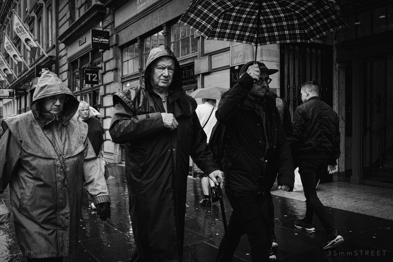 005_35mmStreet-Rainy-Friday-Glasgow.jpg
