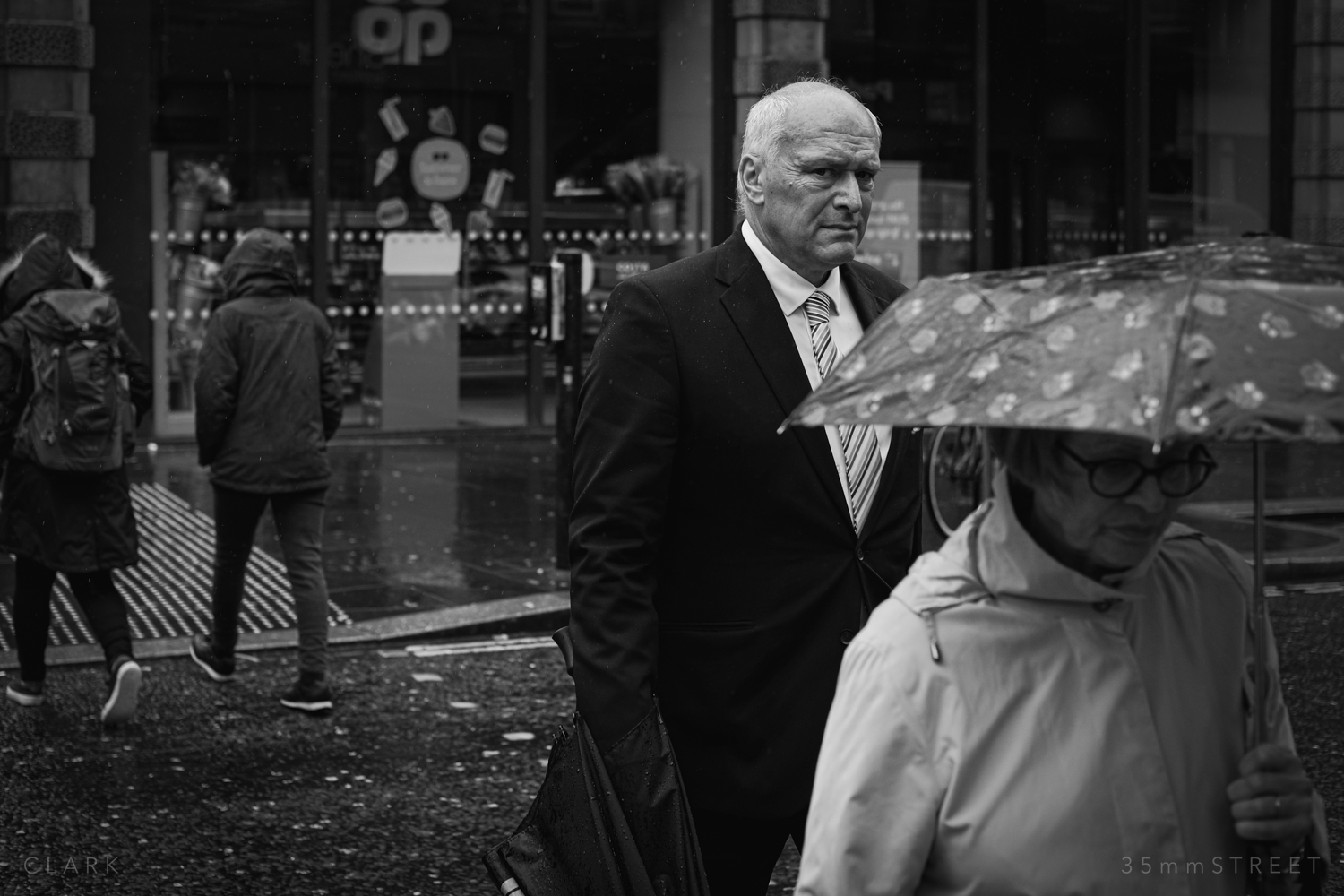 015_35mmStreet-Rainy-Friday-Glasgow.jpg