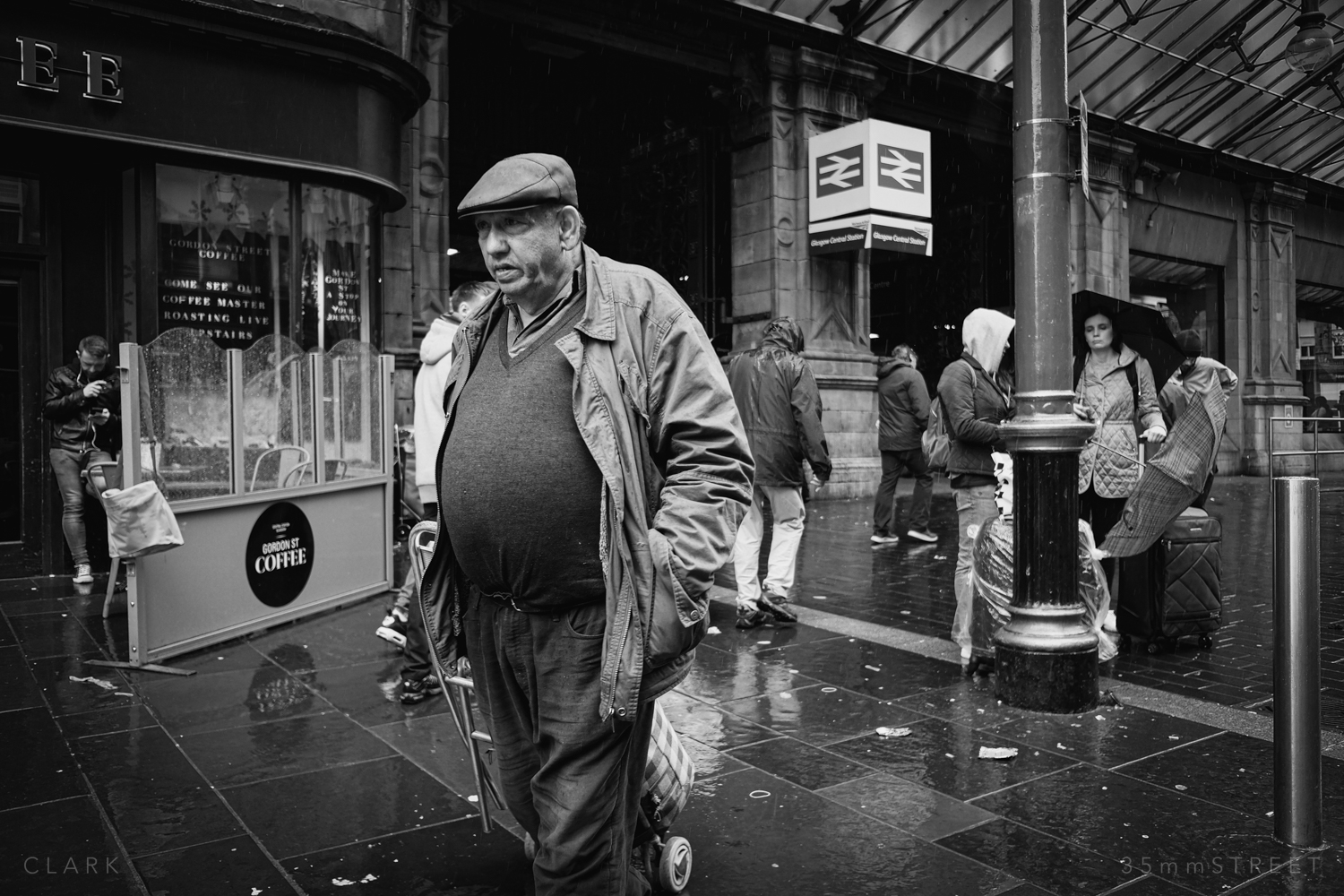 014_35mmStreet-Rainy-Friday-Glasgow.jpg