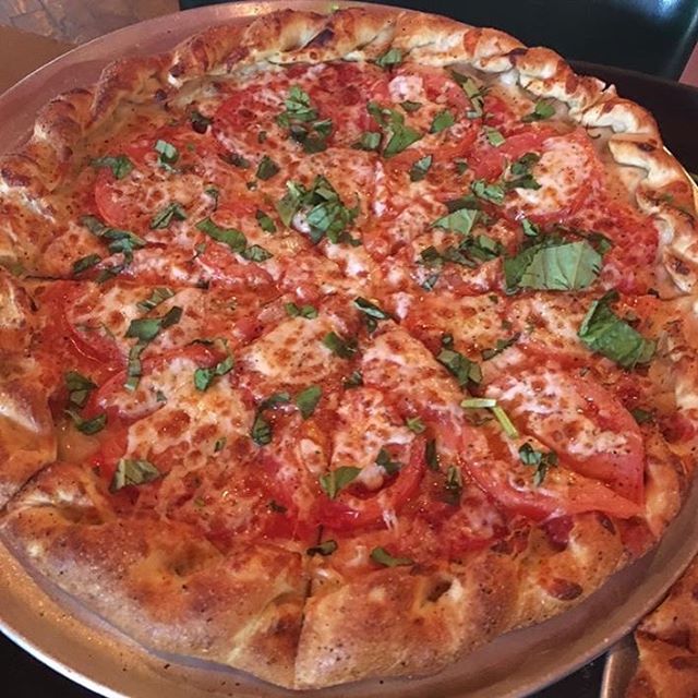 Look at that Shed Pizza with fresh basil, tomatoes, &amp; toppings all the way to the edge! 
Yum!