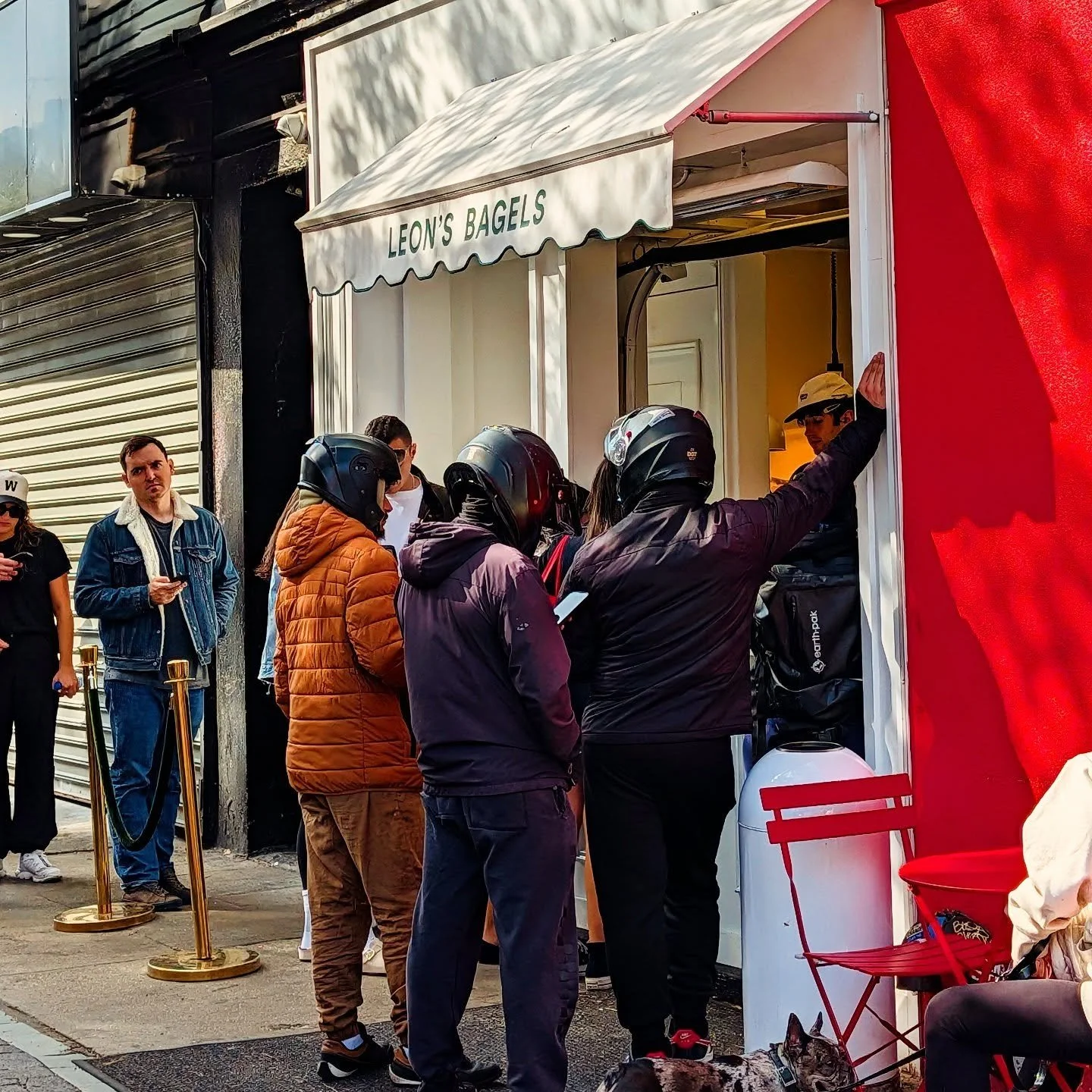 The staycation that we have been enjoying here in #williamsburg #bk as we cover @nycwff and I have been passing @leonsbagelsnyc. Everytime I'm hopping on the #subway -  each morning I have always seen a line and today wasn't any different - making a