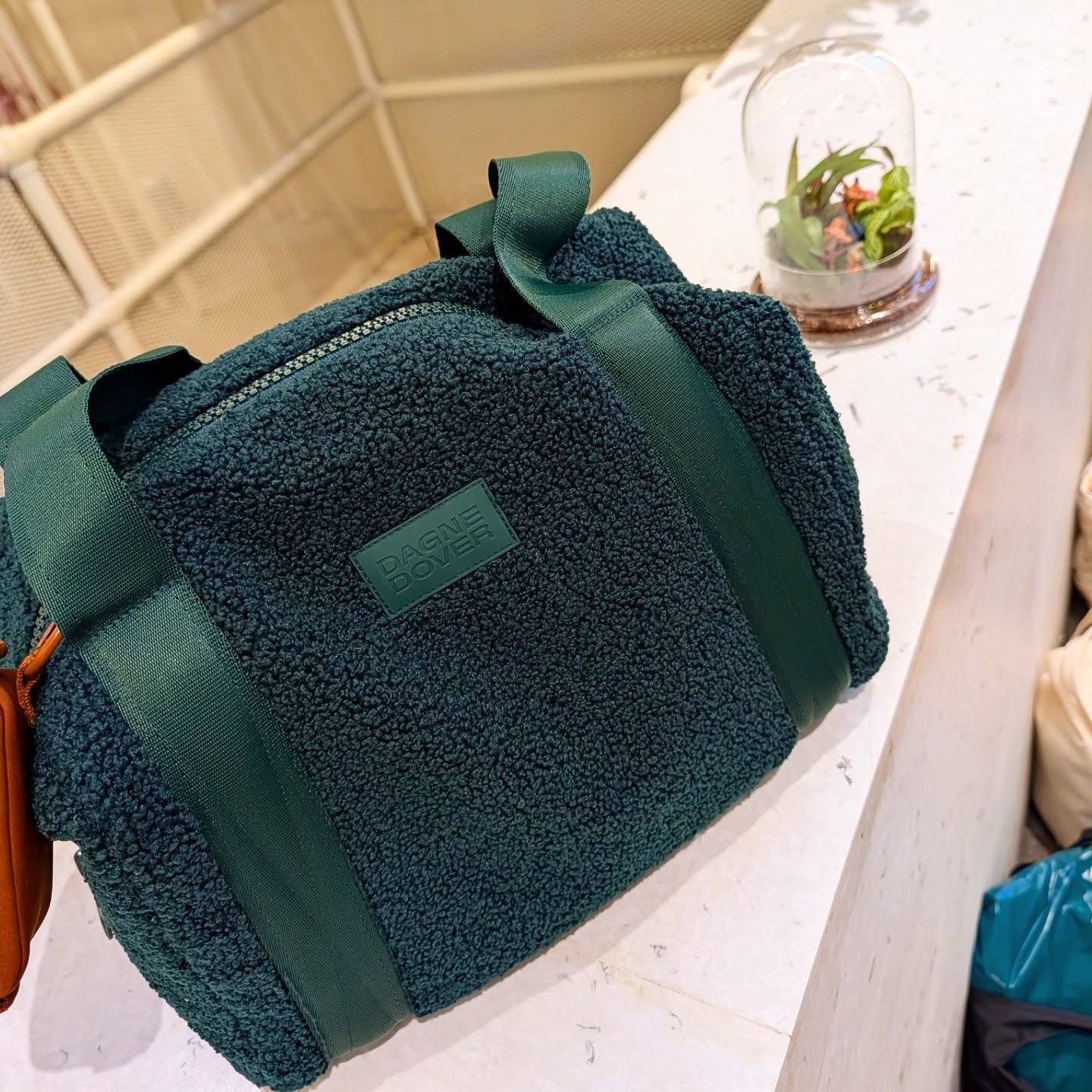 Kicked off Tues swinging by @dagnedover for their editor preview for their #highland collection. The Shearling in Landon was definitely a fave and enjoyed making a little #terrarium 

#styledirector #creativedirector #teampixel