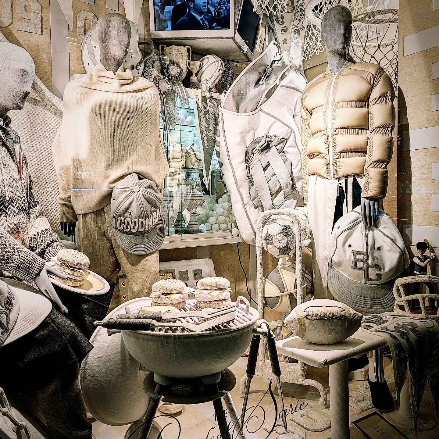 SK STUDIO OUT + ABOUT | HOLIDAY WINDOWS 2025