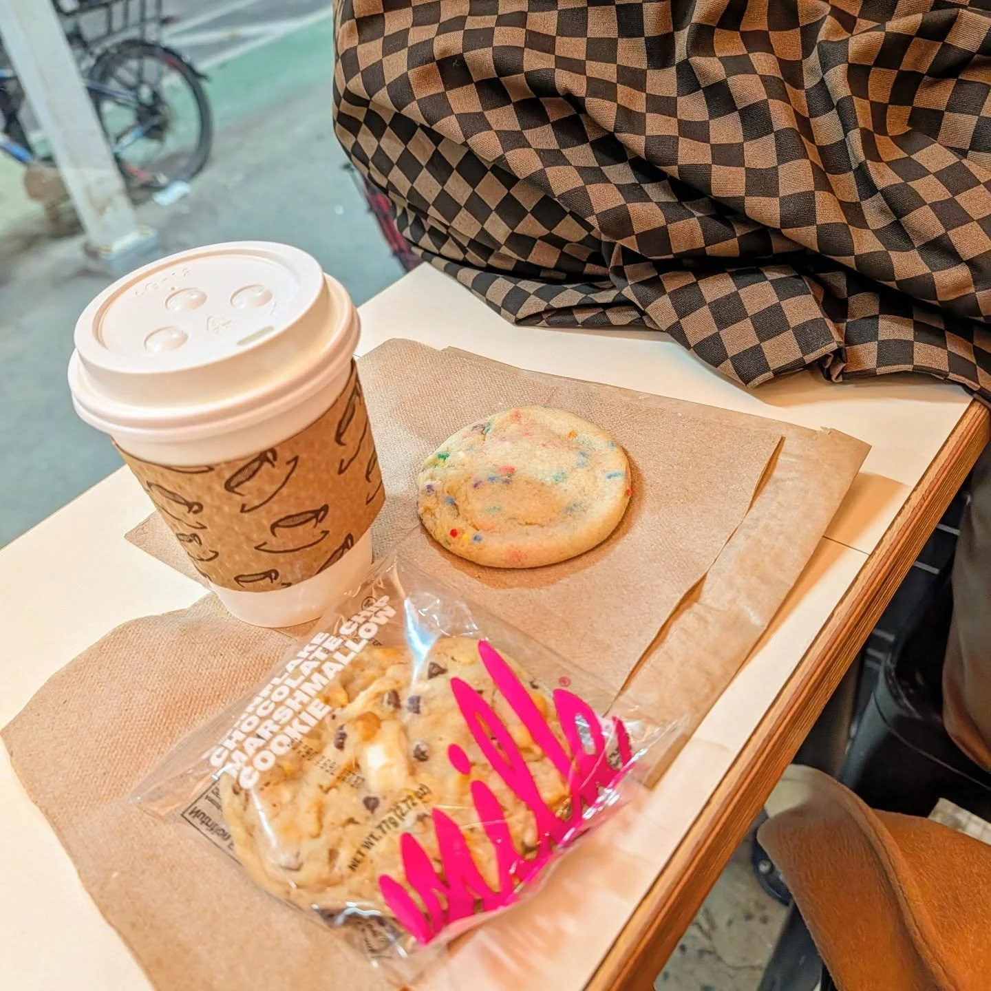 @milkbarstore Matcha Cereal Milk Latte was a nice pick me up on a day filled with appointments along with a treat for now and one for later. Also trying out a new shopping tote @roamwears Checkered Foldy Maxi Tote which is great for pulls and running