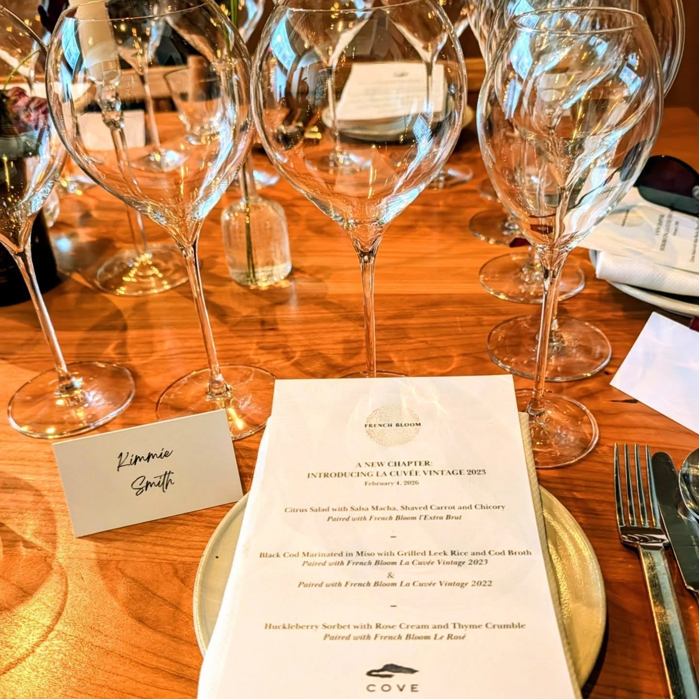 Such a lovely afternoon to brave the chill by heading to @cove.ny to enjoy @french.bloom for their Cuvee 2022 and their latest 2023. We also enjoyed their rose and got to know more about this non alcohol wine from @rodolphe_frerejean_taittinger along