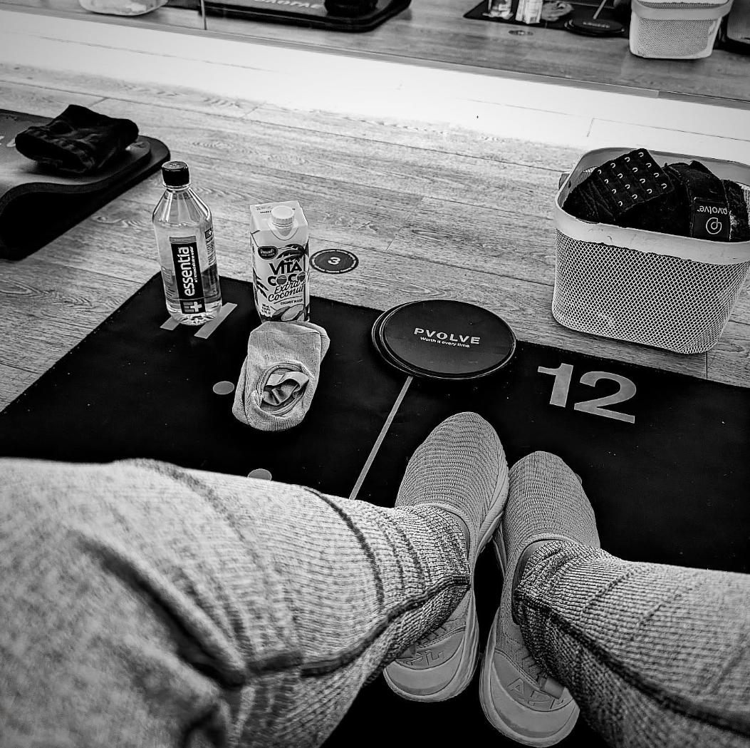 SK STUDIO OUT + ABOUT | A WORKOUT + A FEW BITES