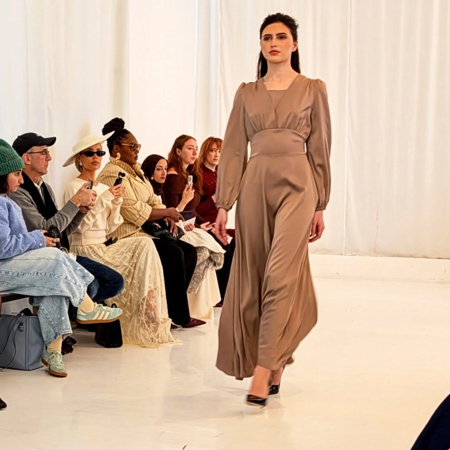 Enjoyed attending #NYFW @modestnow.theshows x @muslimi.official on Valentine's Day with great womenswear pieces by @amariah with a neutral and rich palette of silk, lace and linen at @daylight

#styledirector #creativedirector #teampixel #modestnowxm