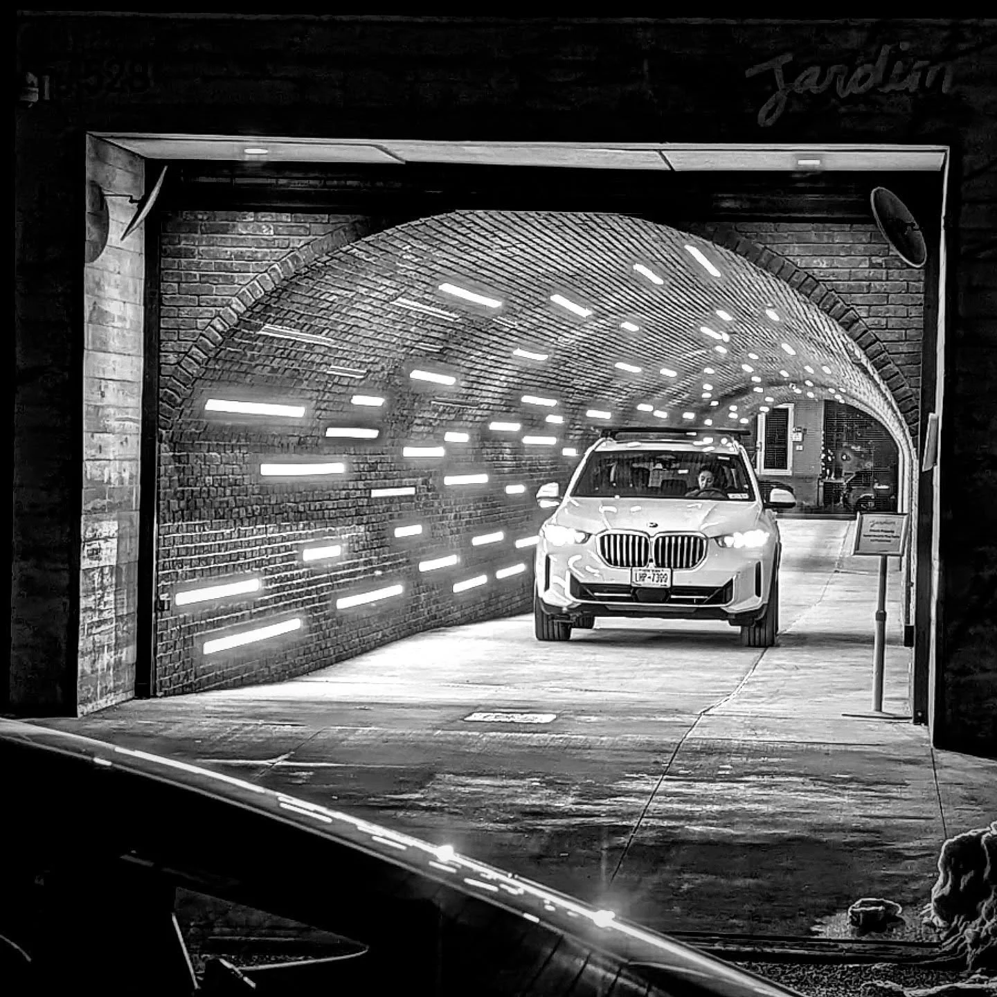 Always love this spot - I usually see it when nothing is in the tunnel but cool to see it in use and then to see @pvfarkas checking it out.

#styledirector #creativedirector #teampixel