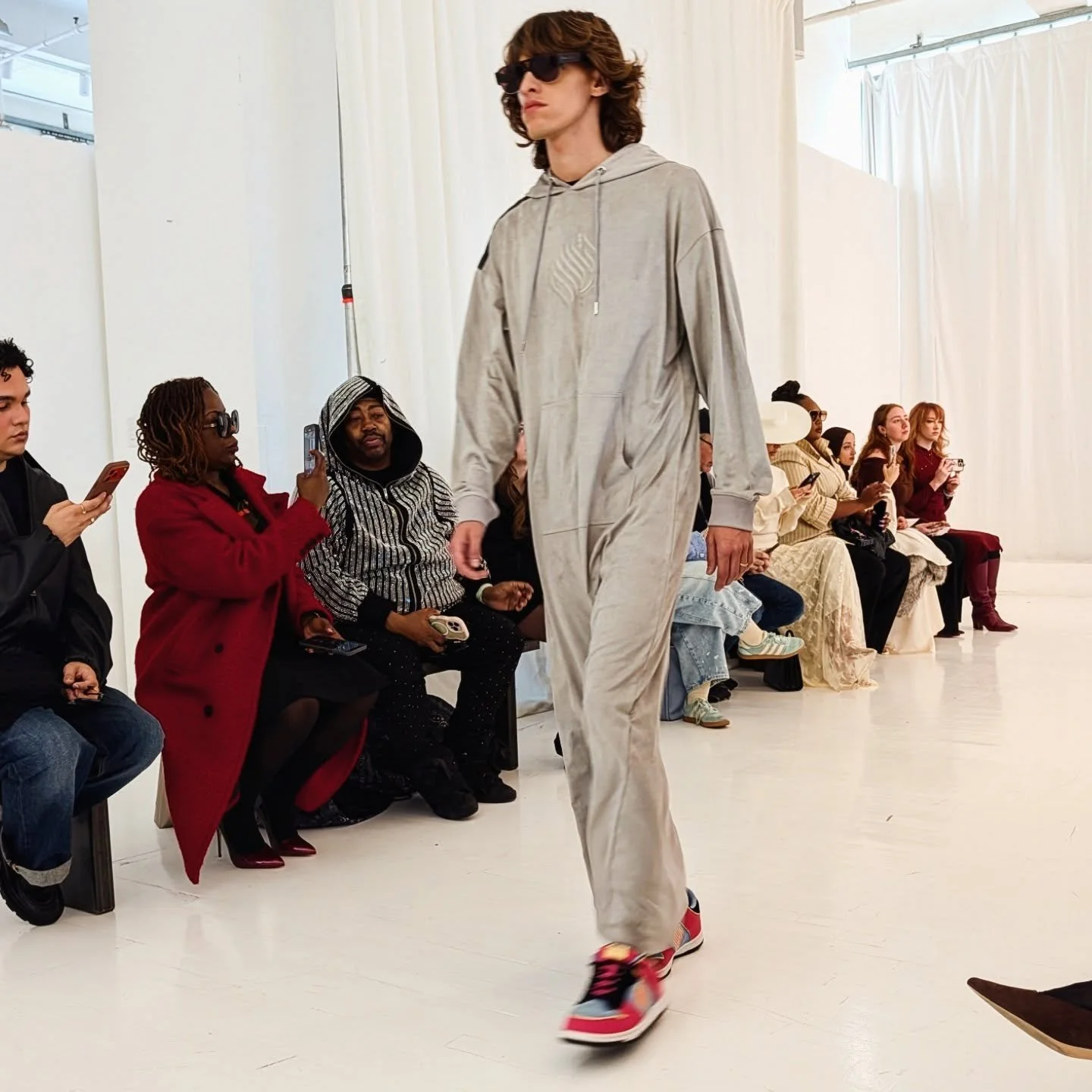 The menswear portion of @modestnow.theshows x @muslimi.official showcased a range of looks by @athariwear 

#styledirector #creativedirector #teampixel #modestnowxmuslim