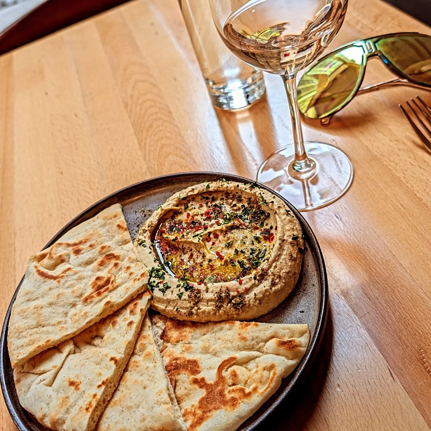 When you have had a handful of meeting before noon and grab a quick bite before hitting the rest of the schedule! Last week's snowstorm made today the catch up day to get time on the calendar for some great projects ahead. All day #happyhour at @saga