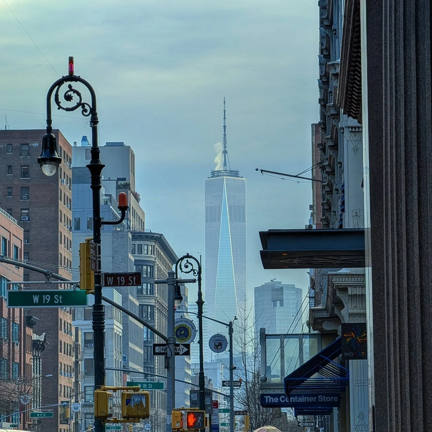 I was in the middle of emails and texts and I looked up and @wtc had the same hues as the sky. I always love seeing a number of buildings that I always see in a new light.

#styledirector #creativedirector #teampixel