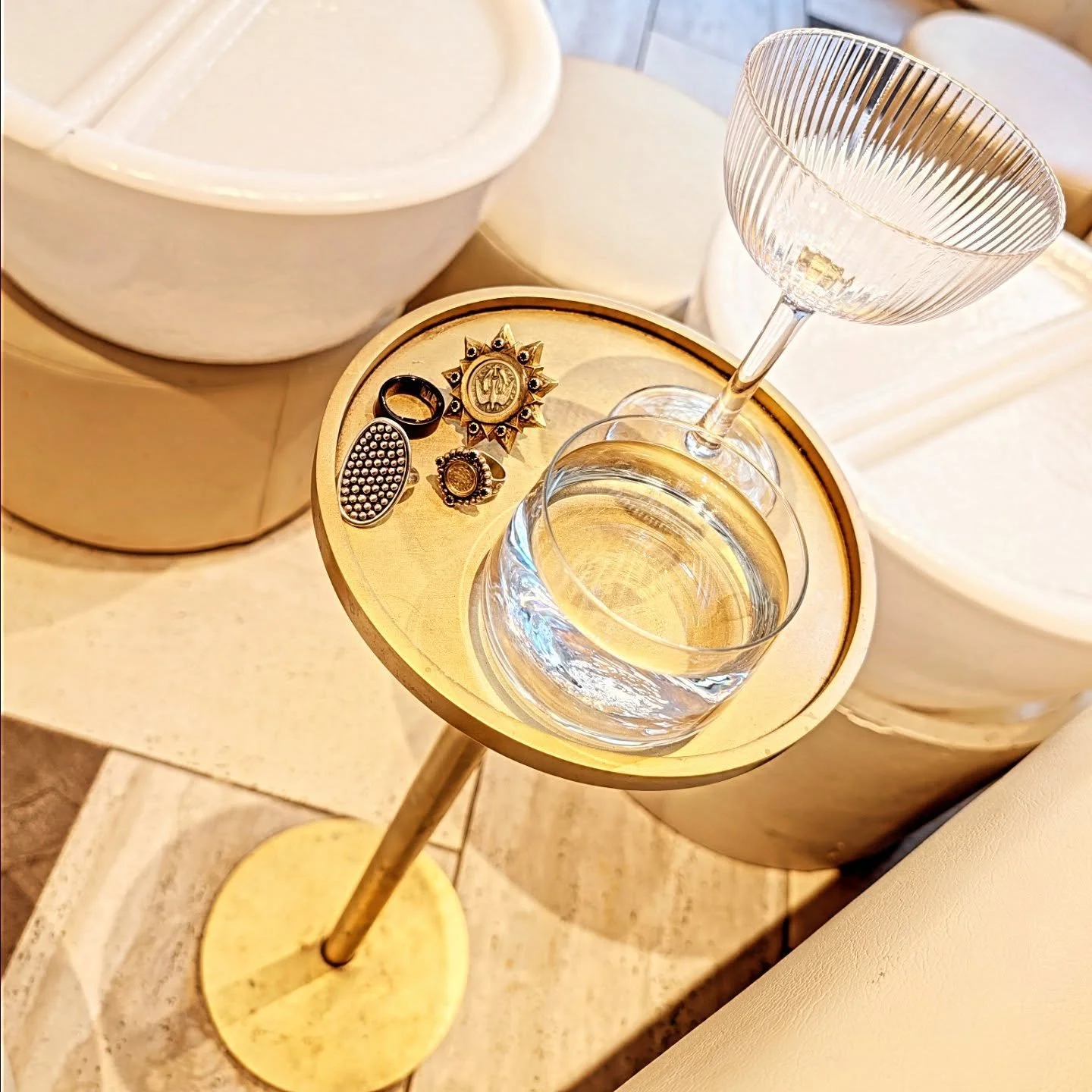 Today was a bit of everything but it was also time to remove the previous gel Mani/Pedi and to get a fresh one! A bit of zen when there are a lot of spinning plates going on at the moment. Always loves my time at the social beauty club @majestyspleas