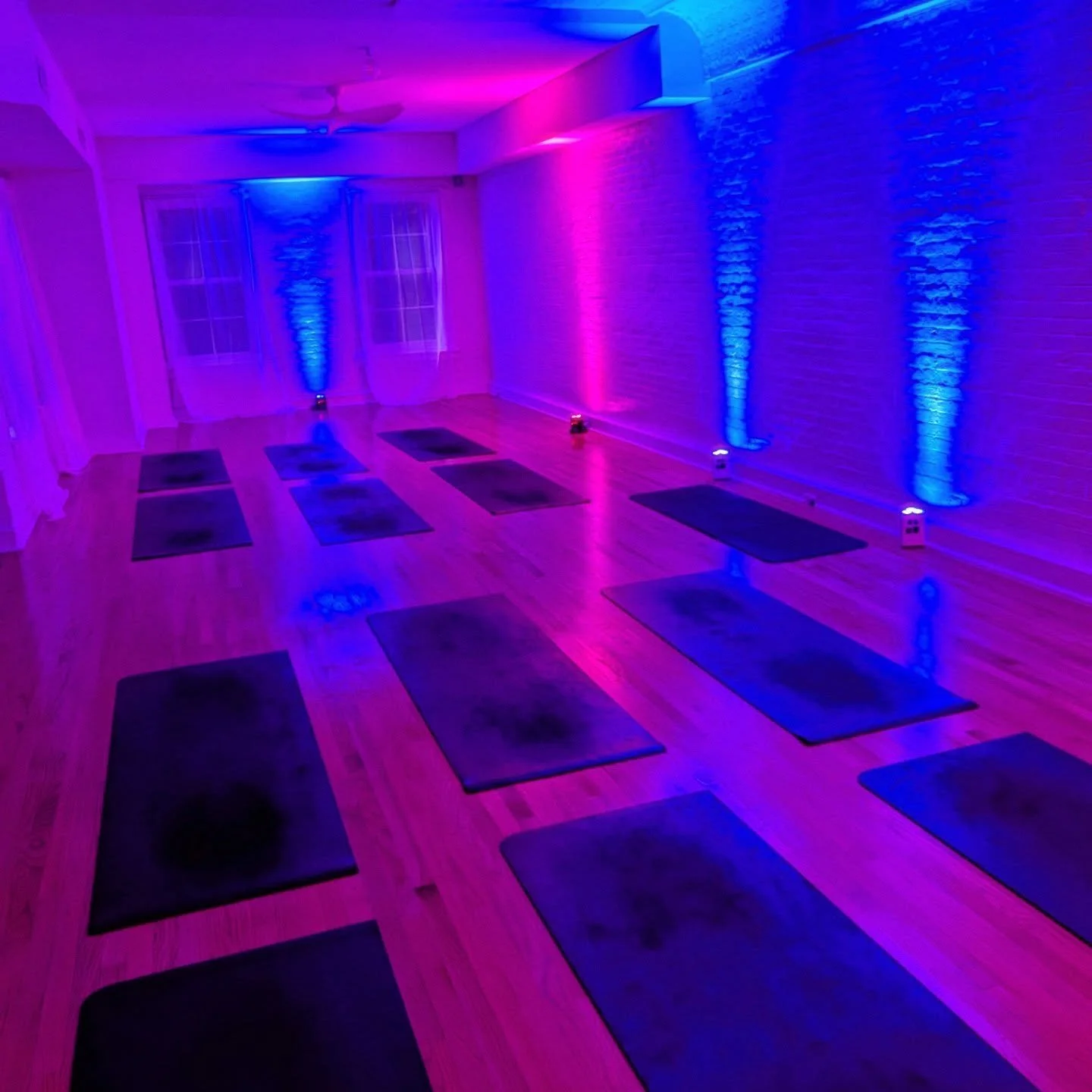 This morning, @athleisuremag was hosted by @thesaltdrop for our #athleisuremagsummit series which allows us to connect with our community at Athleisure and to enjoy a fun event. Today, we took the Heated Sculpt 45 and were led by it's very cool found