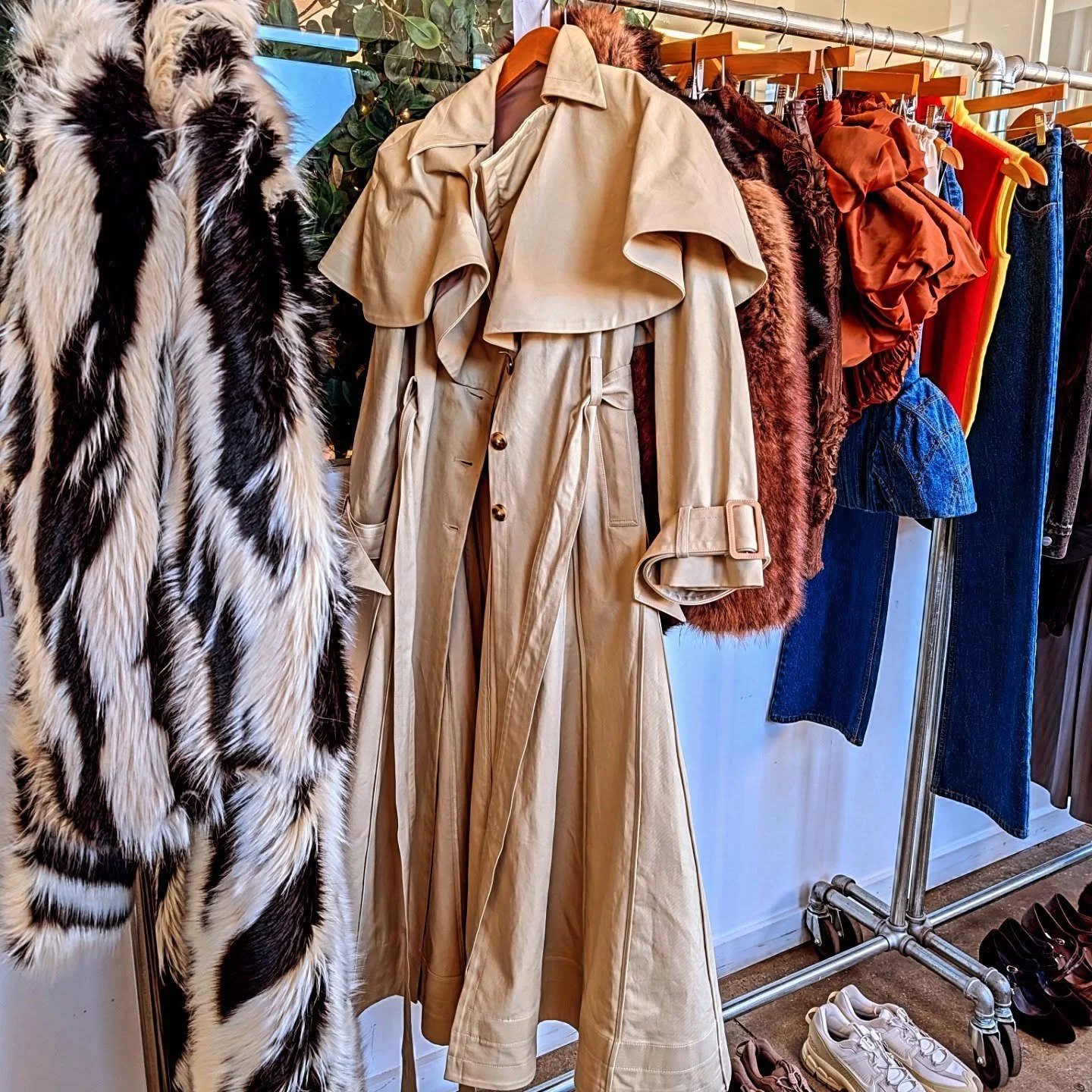 Yesterday, I made my way to @agentrypr to check out an array of brands showcasing their #FW26 collections. Some pieces I saw from the runway during #NYFW last month and others were new to me or have a launch that is days away (not pictured but excite