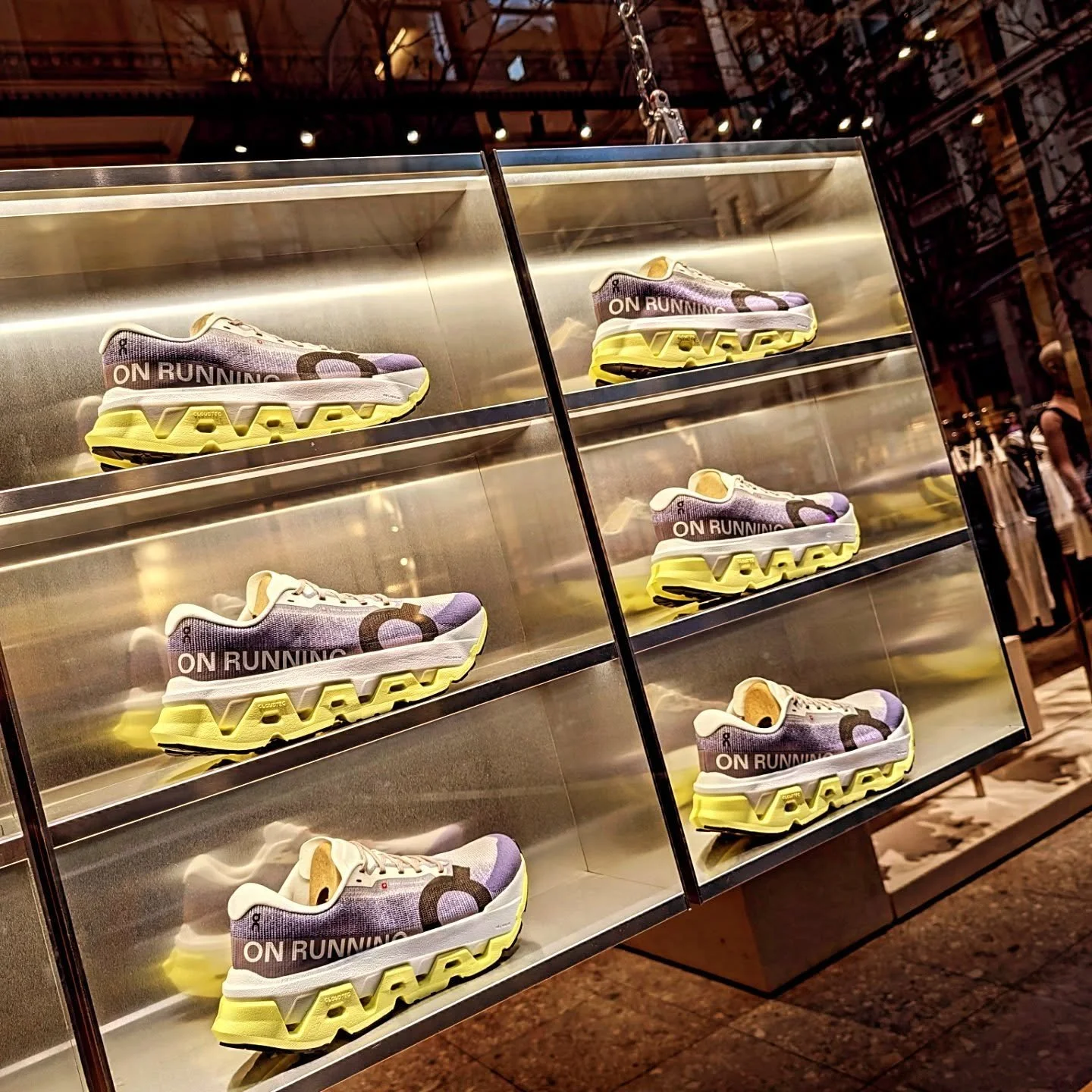 After our @athleisuremag Athleisure Mag Summit Series event at NRTHRN Strong, a little walk around the neighborhood to soak in a bit of the #goldenhour was a must!

#styledirector #creativedirector #teampixel