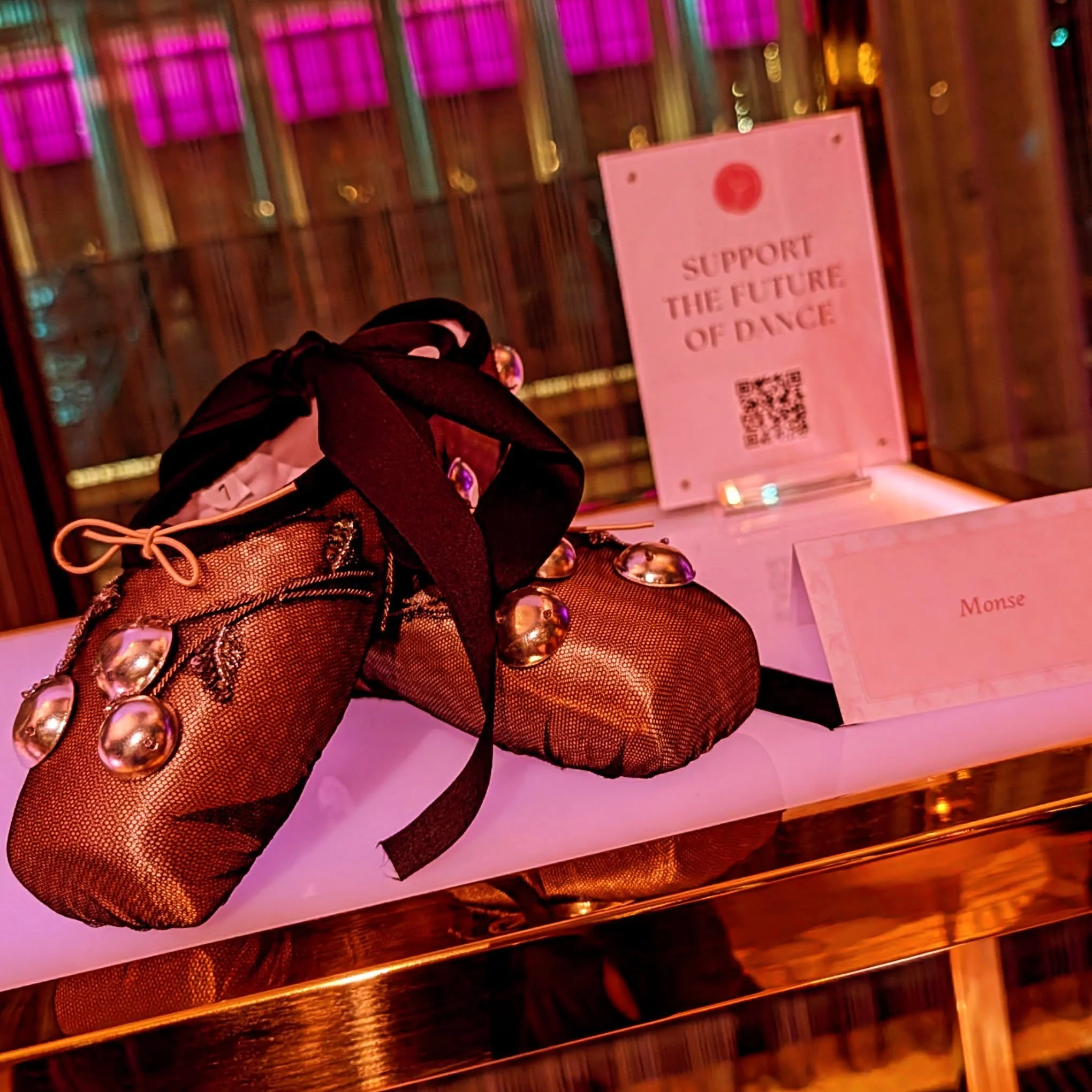 In addition to enjoying a fantastic night of #ballet, interacting with the community, and more - I was really excited to see the pointe shoes that were designed by a number of designers including @libbykleinart who we also interviewed. The shoes are 
